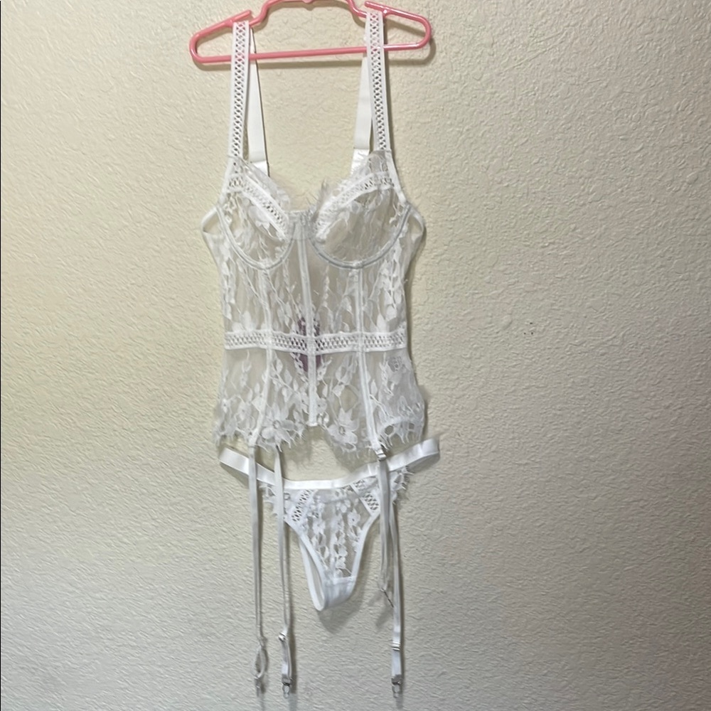 AVIDLOVE Women's White Intimates 2 Piece Set With Garters. NWT. Size S.